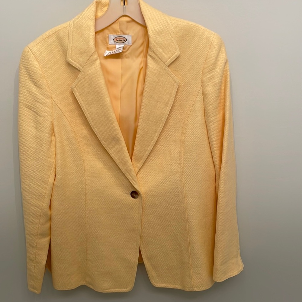 Yellow jacket